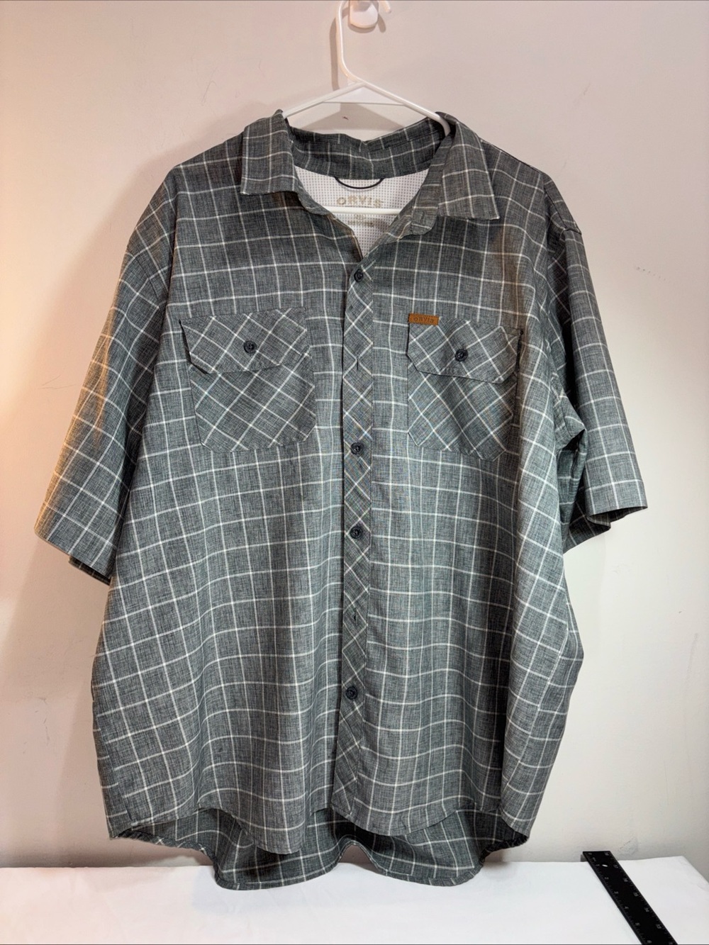 Orvis Gray Plaid Short-Sleeve Button-Up Shirt. 847